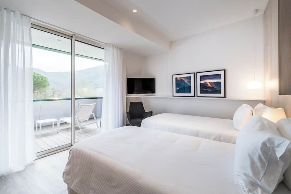 Долина Avène и река