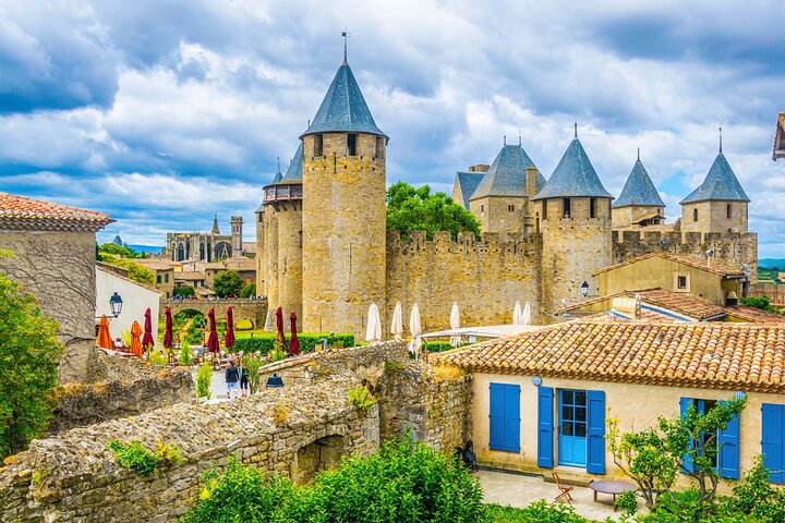 Carcassonne — стены и башни Cité